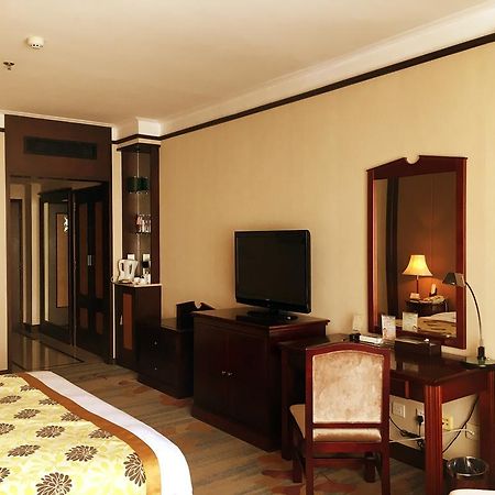 Central Plaza Hotel Dalian Exterior photo