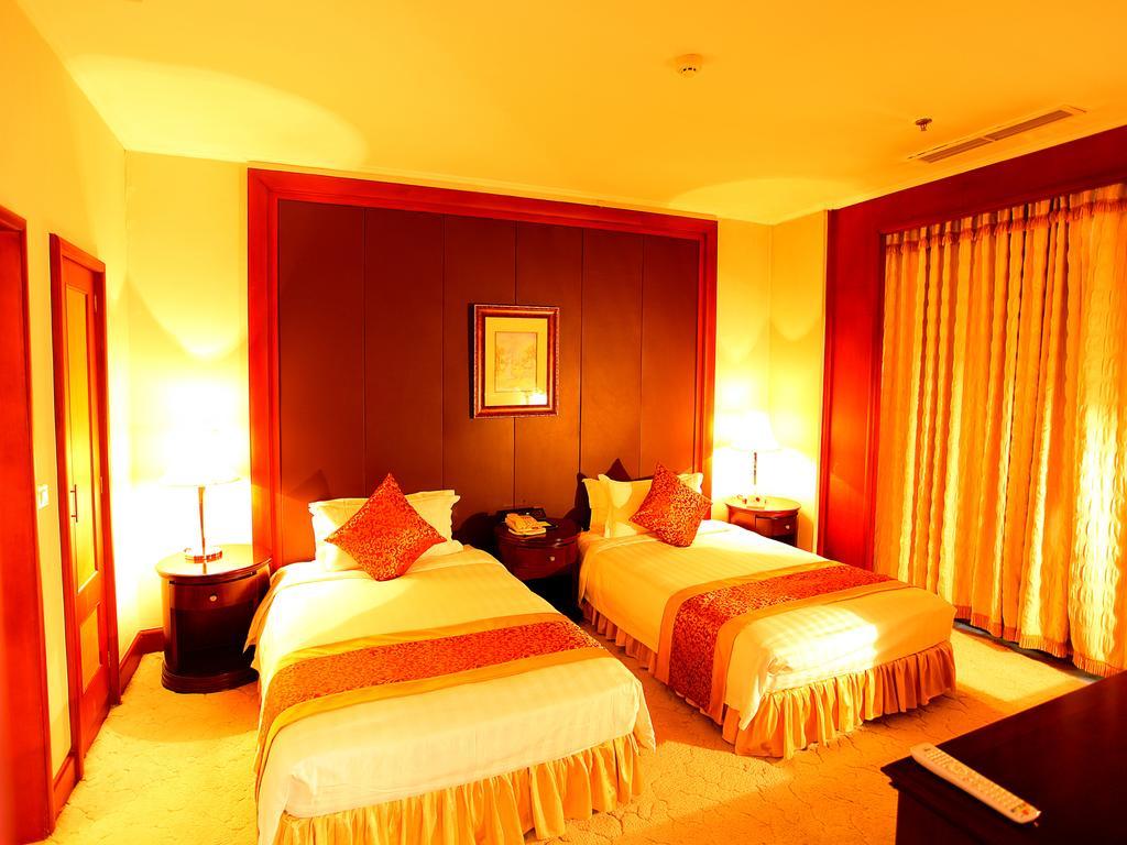 Central Plaza Hotel Dalian Exterior photo