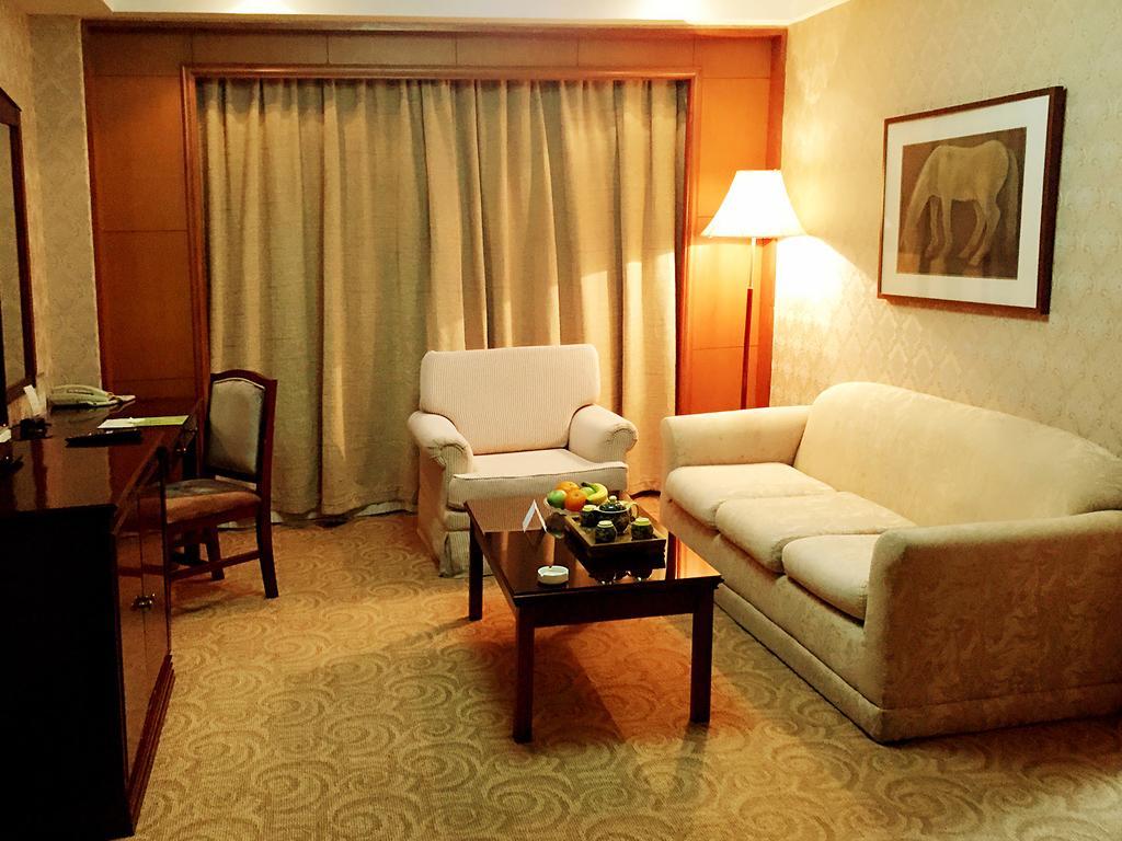 Central Plaza Hotel Dalian Exterior photo