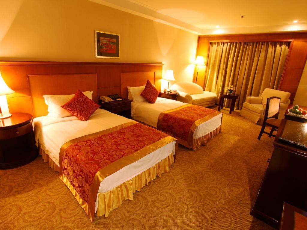 Central Plaza Hotel Dalian Exterior photo