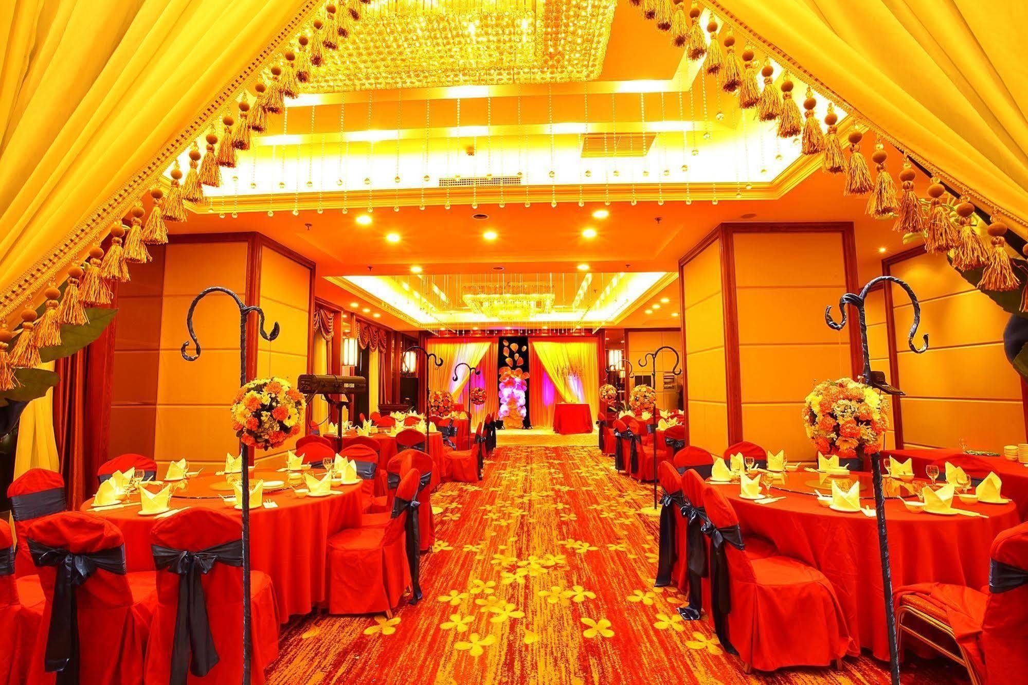 Central Plaza Hotel Dalian Exterior photo