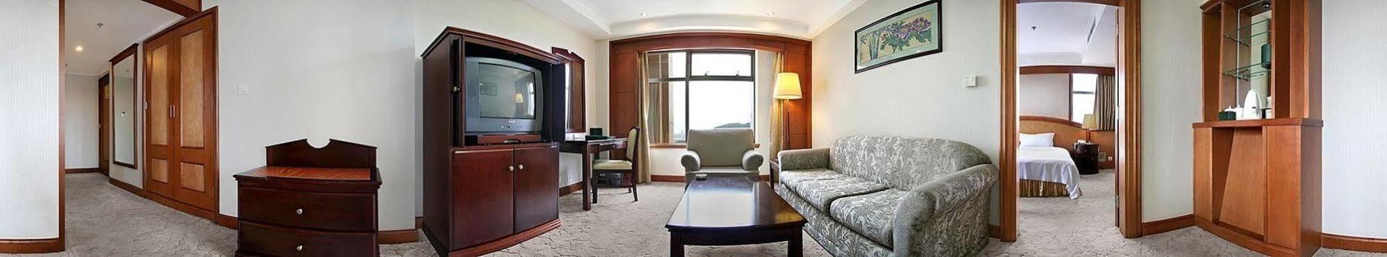 Central Plaza Hotel Dalian Exterior photo